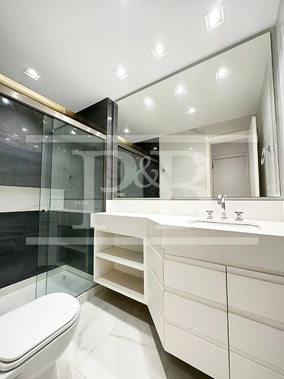 300 m² apartment with 4 bedrooms and 4 parking spots — photo 8