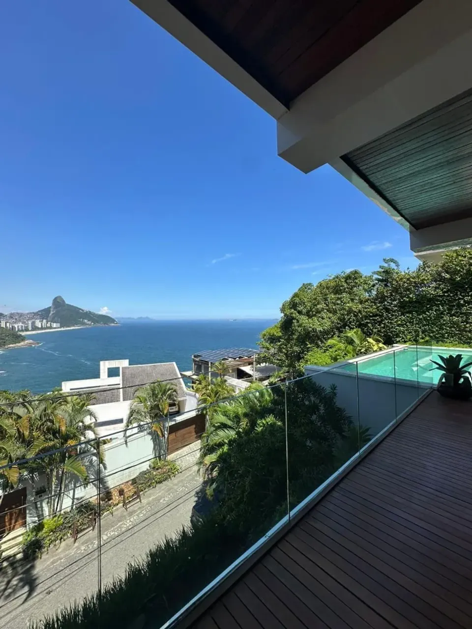 Furnished house with 4 bedrooms, balcony and 5 bathrooms — photo 4