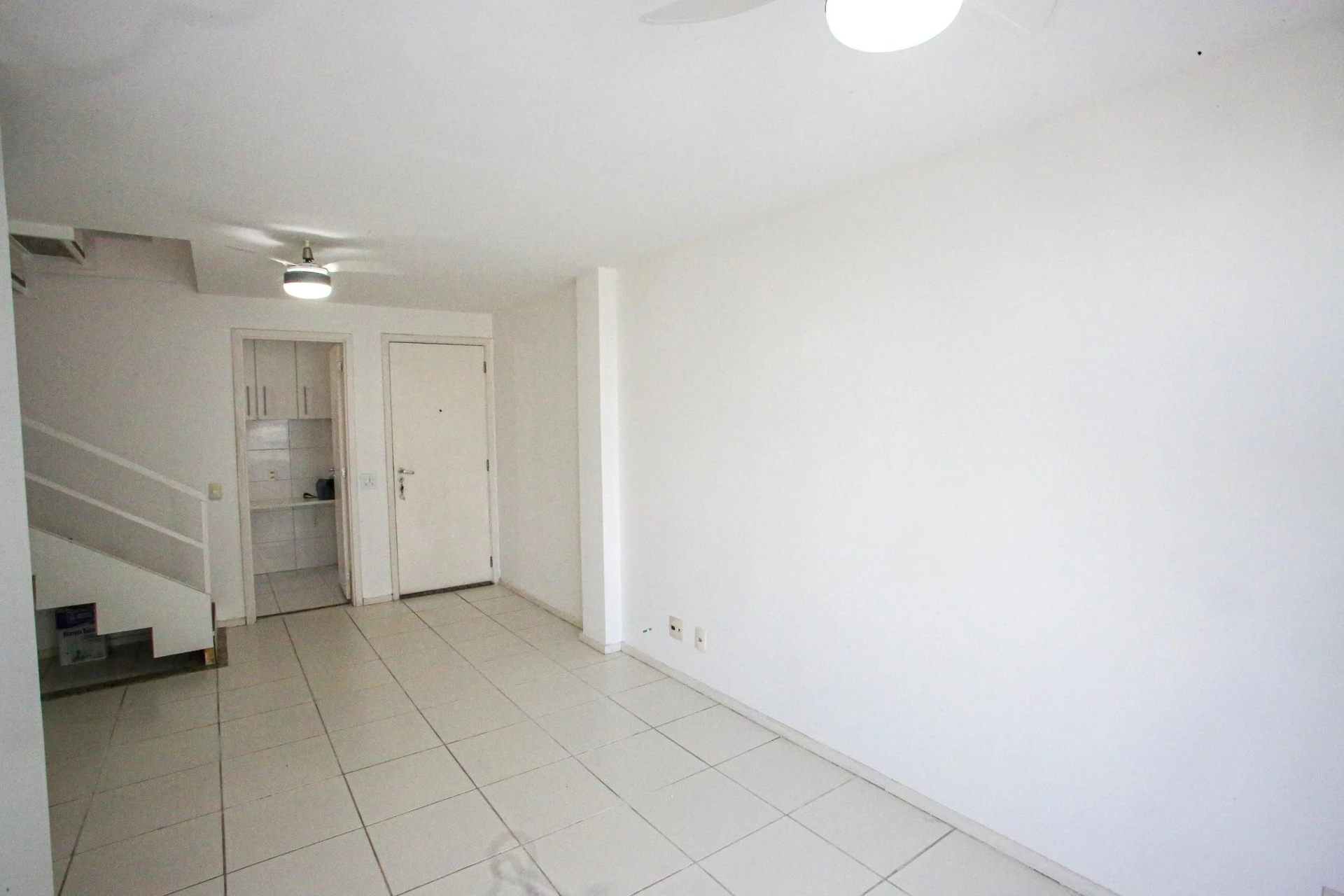 Glass-enclosed balcony in a 3-bedroom apartment, 131 m² — photo 16