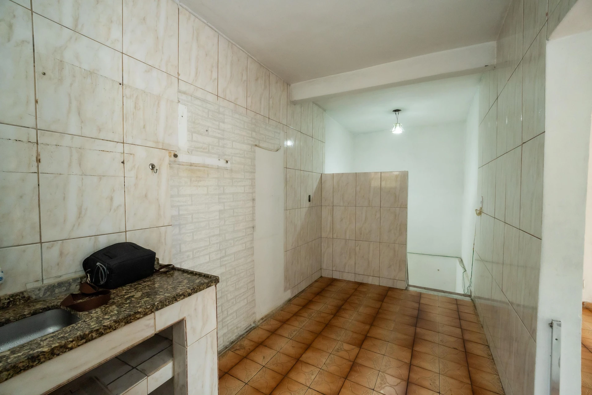 Unfurnished house with 2 bedrooms, yard and balcony — photo 22