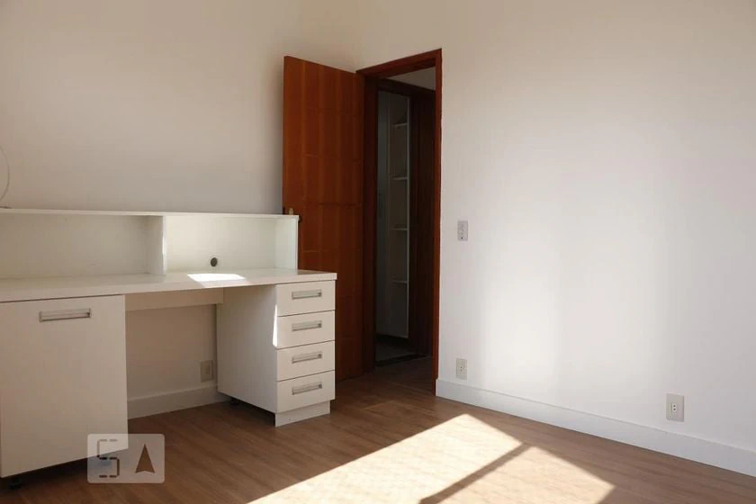 Apartment with 2 bathrooms, balcony and laundry area — photo 11