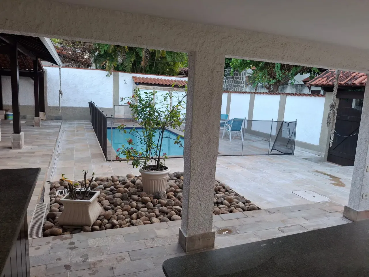 Furnished single-story house with 4 bedrooms and 3 baths — photo 24