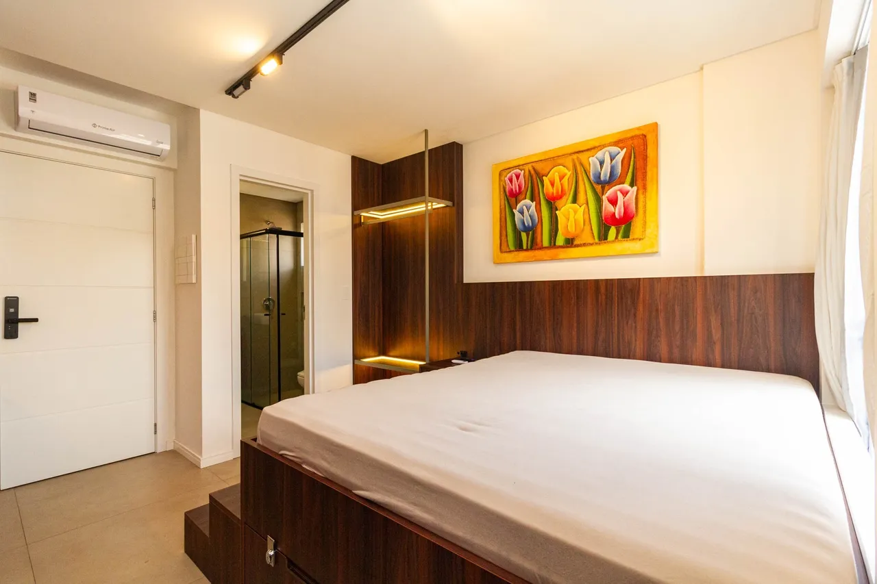 Furnished 1-bedroom apartment with a compact kitchen — photo 8