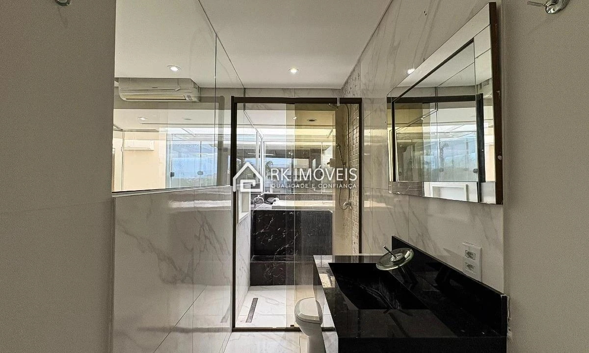 3-bedroom apartment with an open-plan kitchen and en suite — photo 30