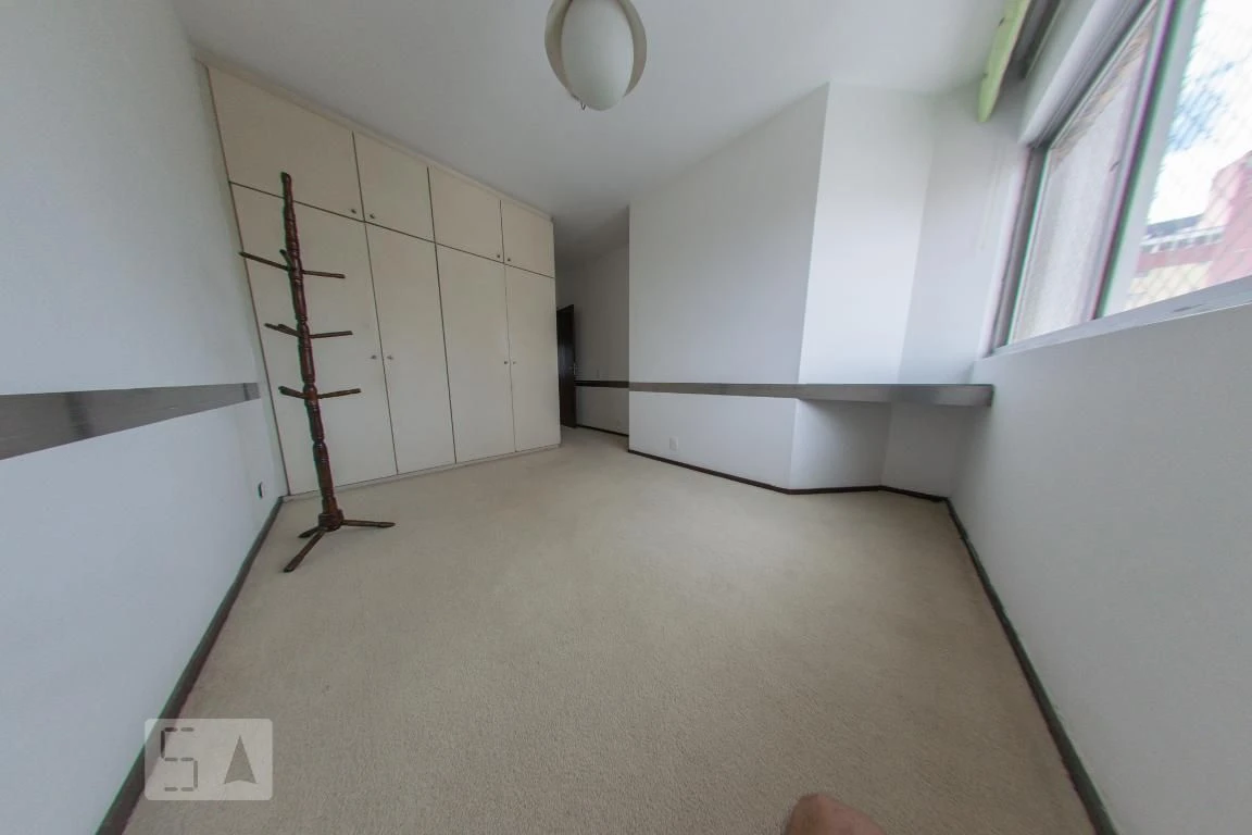 4-bedroom apartment with a walk-in closet — photo 64