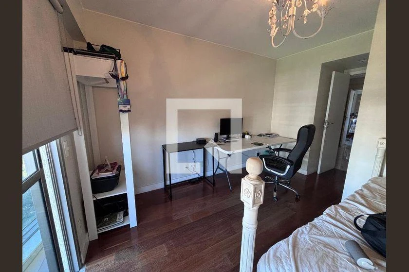 206 m² apartment with 4 en-suite bedrooms and glass balcony — photo 42