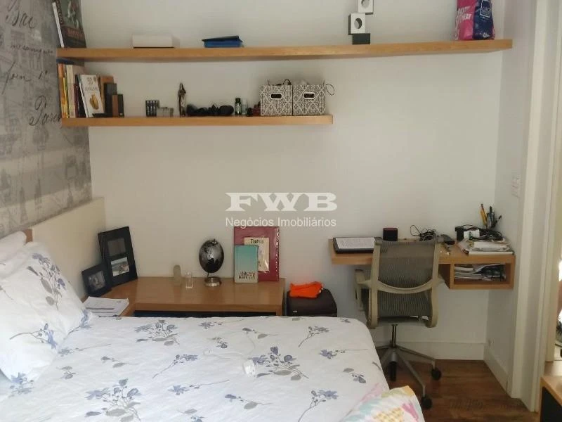 11-bedroom house with a walk-in closet in Rio de Janeiro — photo 11