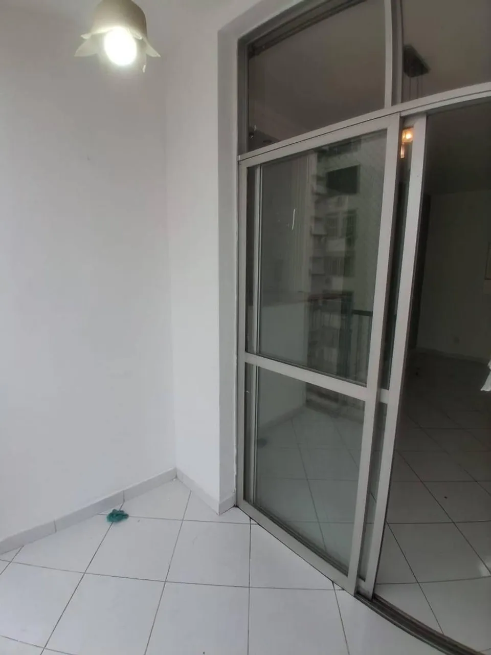 2-bedroom apartment in a building with a gym — photo 9