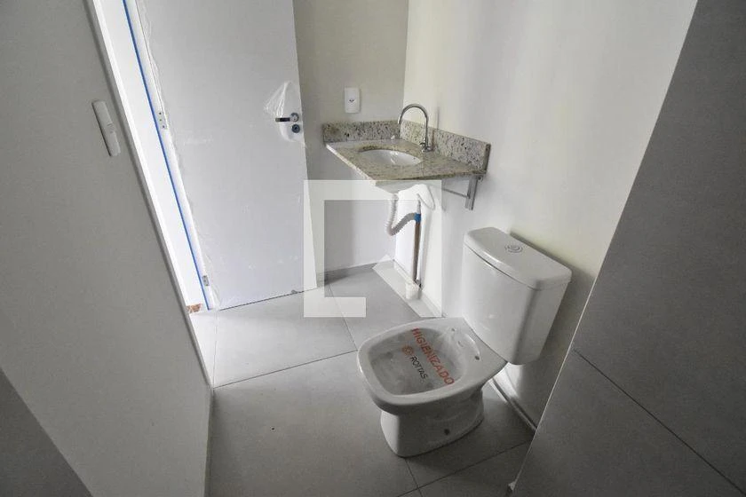Balcony with a grill in a 2-bedroom apartment, 53 m² — photo 39