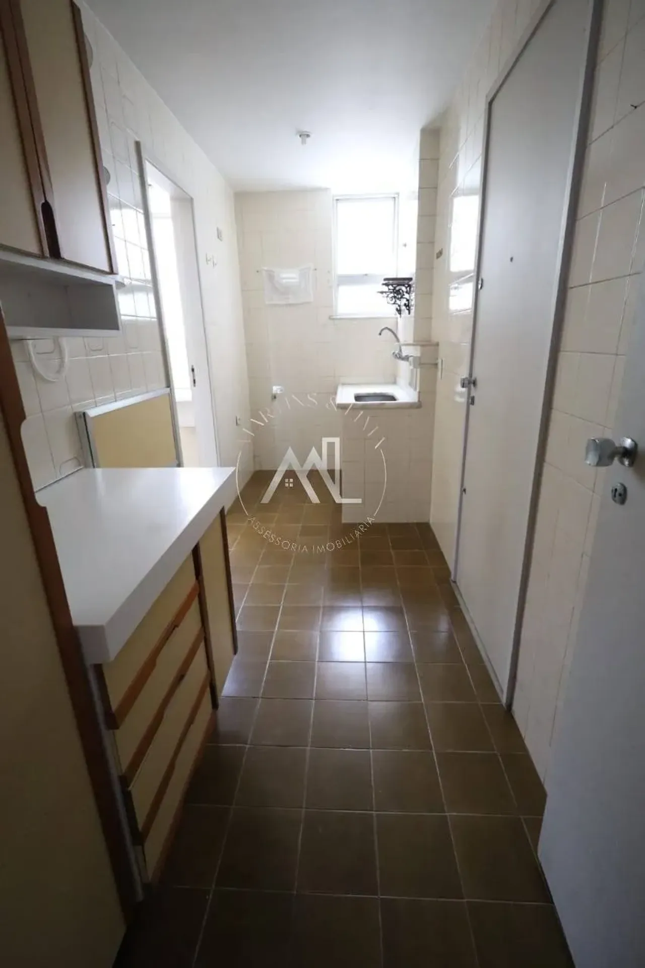 Apartment, 60 m², with wood or laminate floors — photo 2