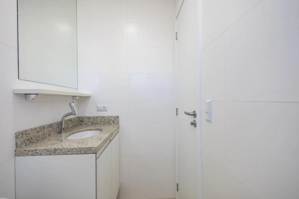 Apartamento mobiliado, 27 m², com janelas do piso ao teto — photo 27