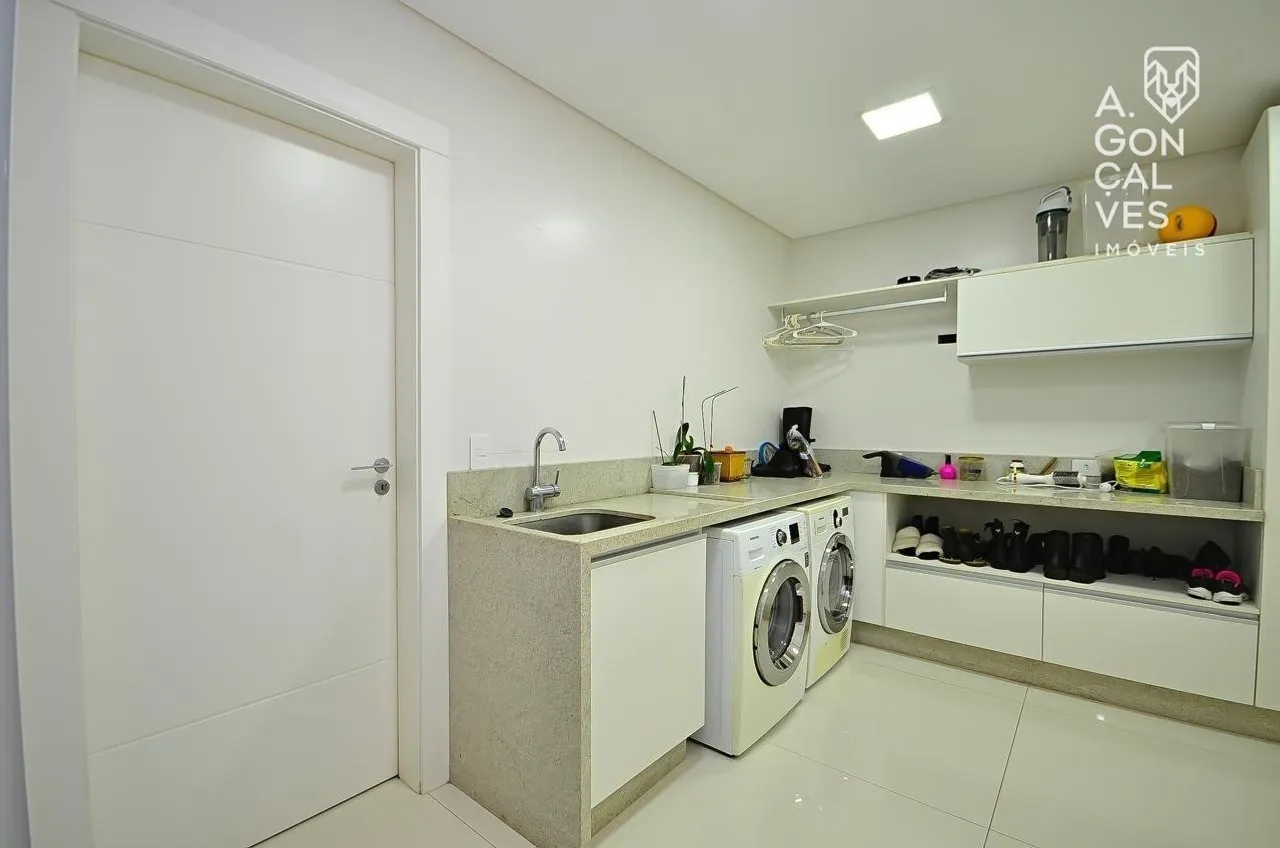 668 m² house with 4 en-suite bedrooms and private garden — photo 10