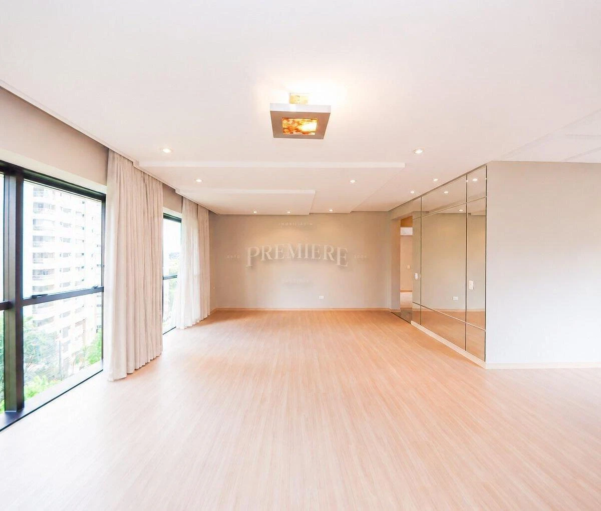 Балкон с грилем и 4 спальни: квартира 322 м² — photo 21