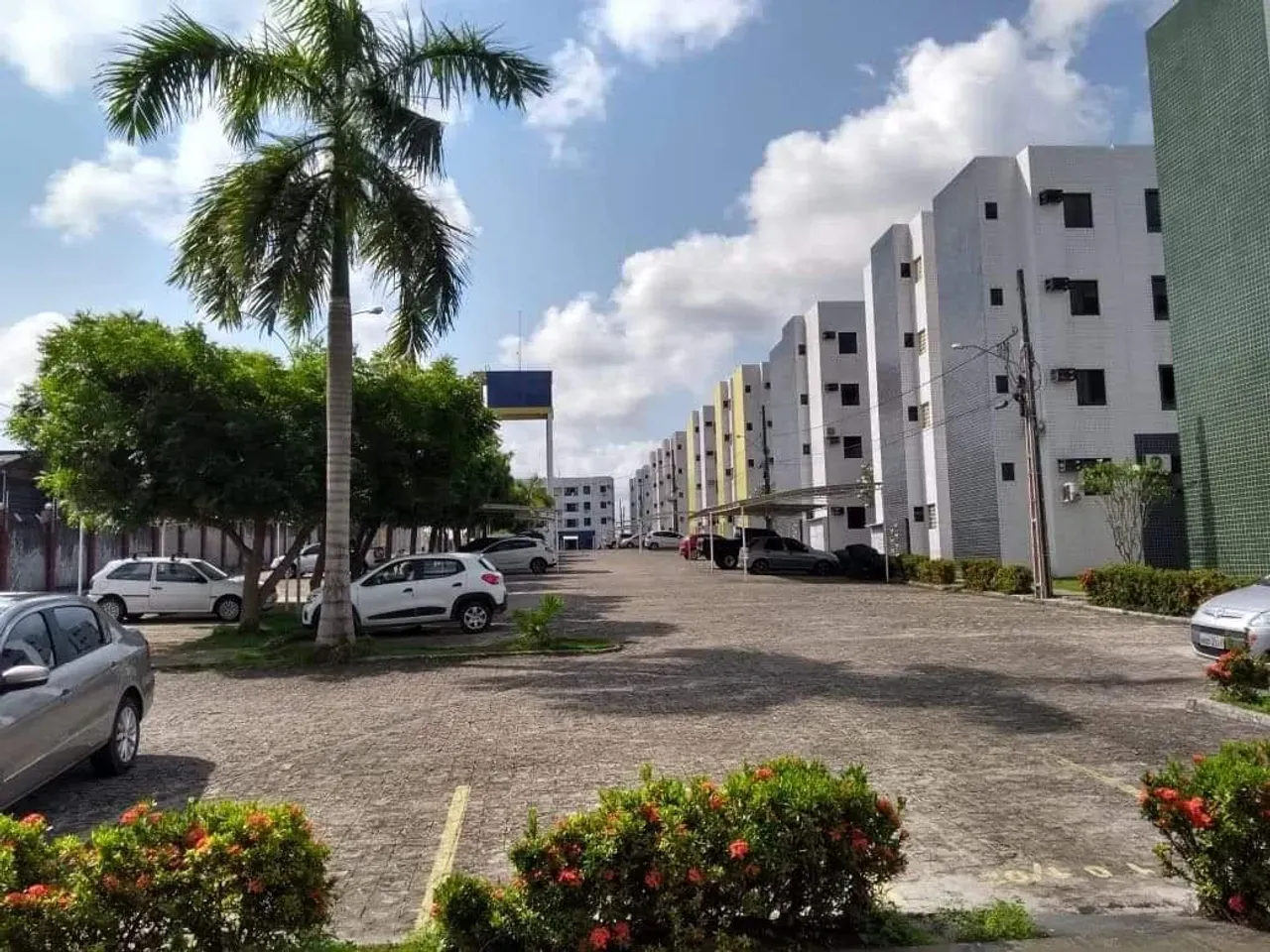 Apartamento de 2 quartos em condomínio com piscina — photo 22