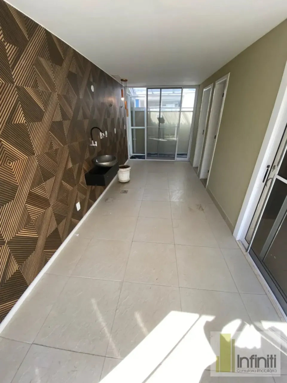 Casa sem mobília com 3 quartos e 5 banheiros — photo 8