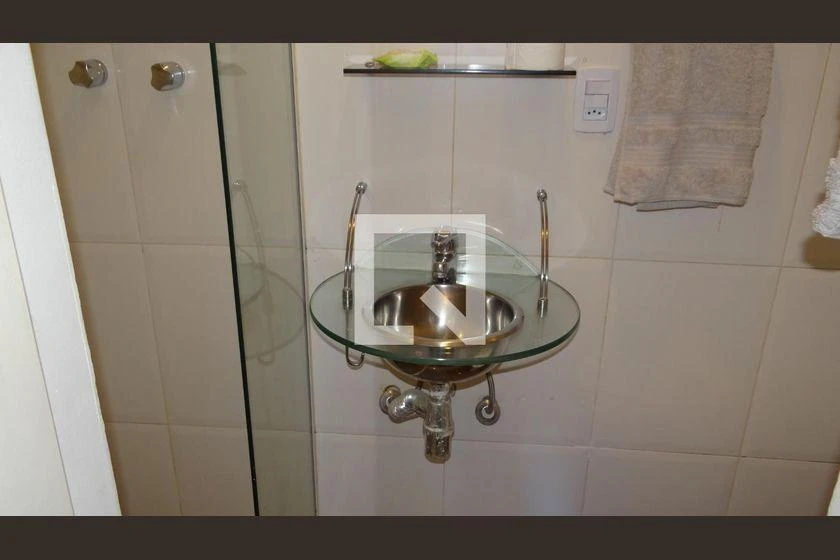 Furnished 2-bedroom apartment with balcony — photo 36