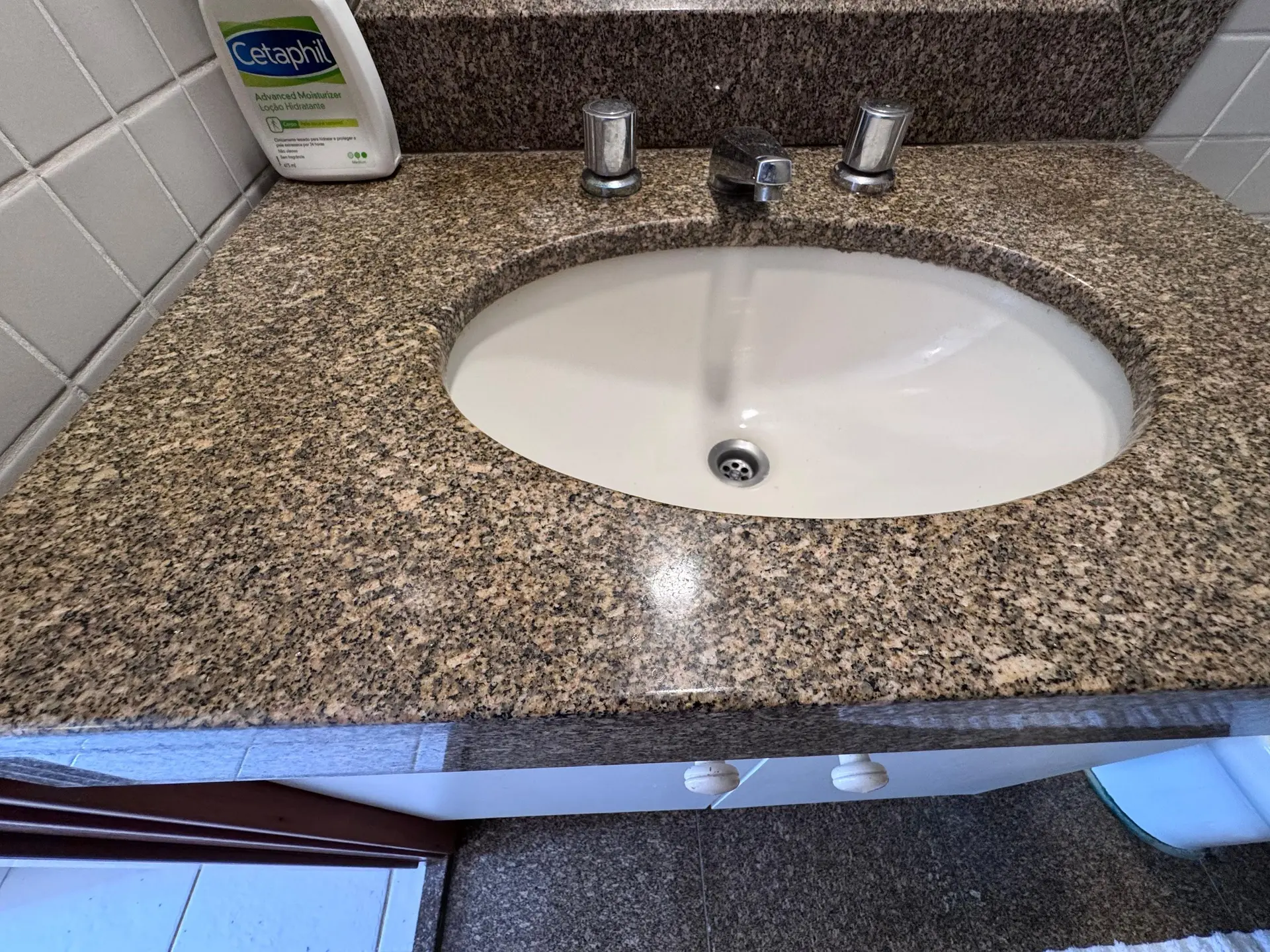 Furnished 2-bedroom apartment with 1 suite — photo 31