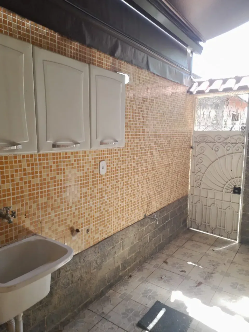 House with laundry area and a utility sink — photo 8