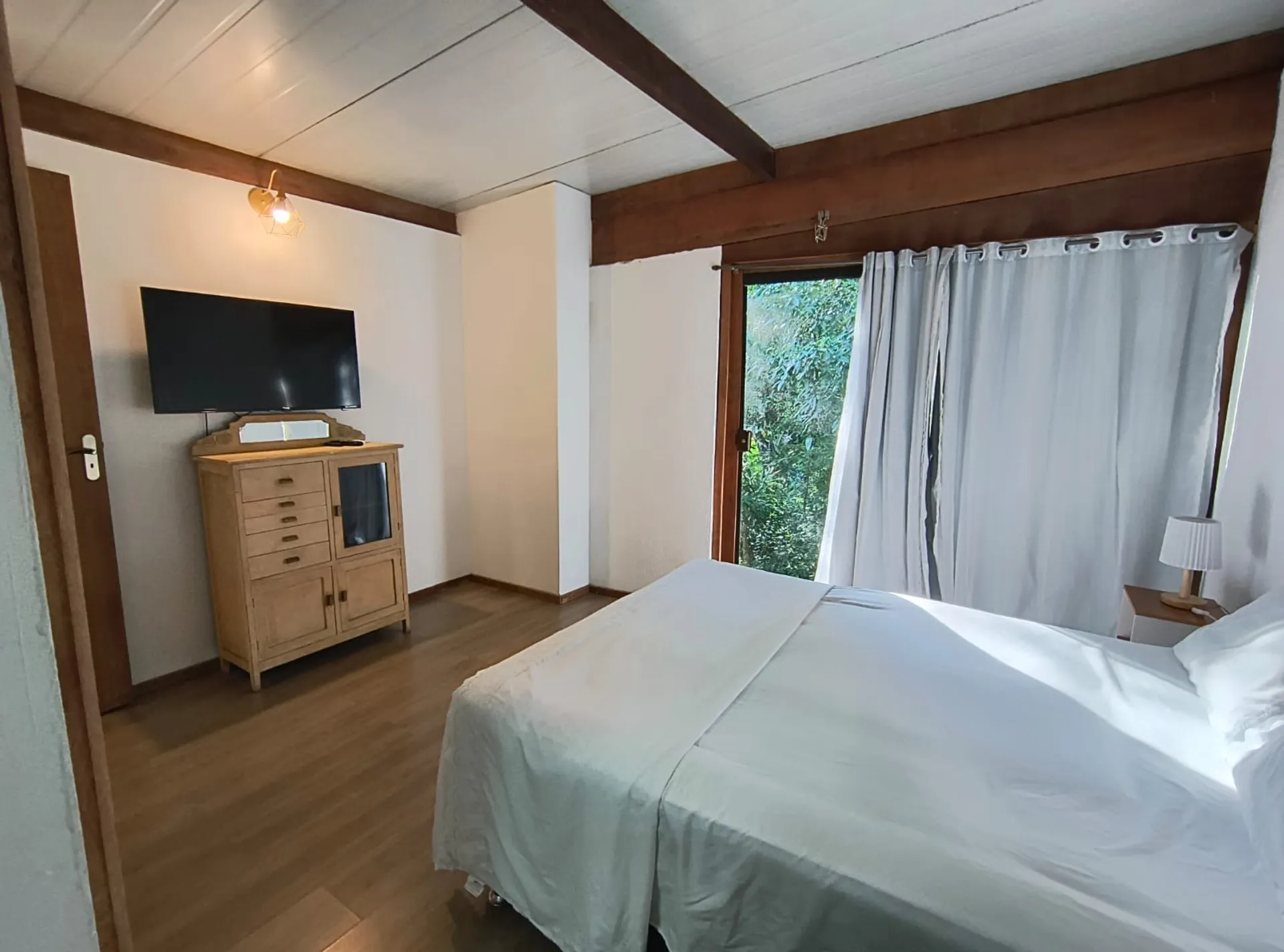 Furnished house, 180 m², with floor-to-ceiling windows — photo 17