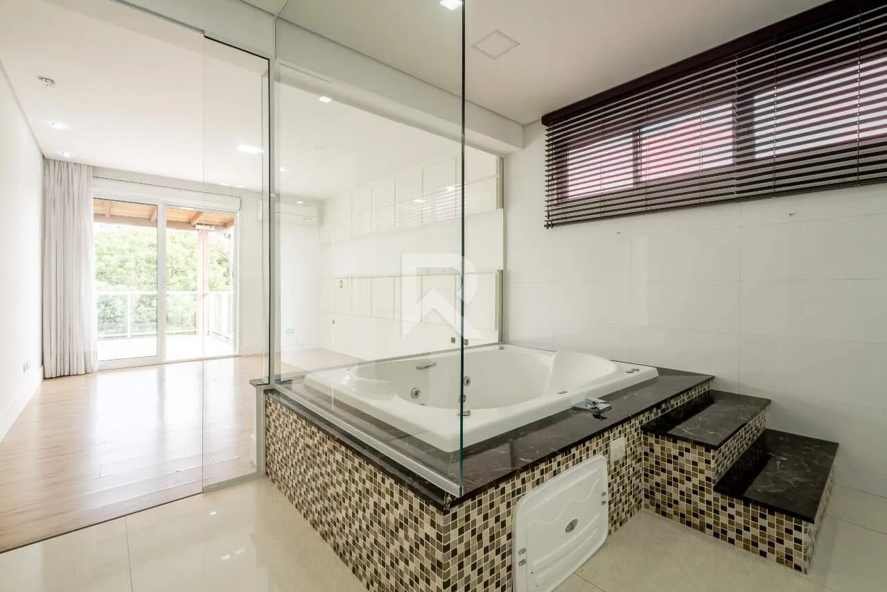 Furnished house with 4 en-suite rooms and 709 m² — photo 41