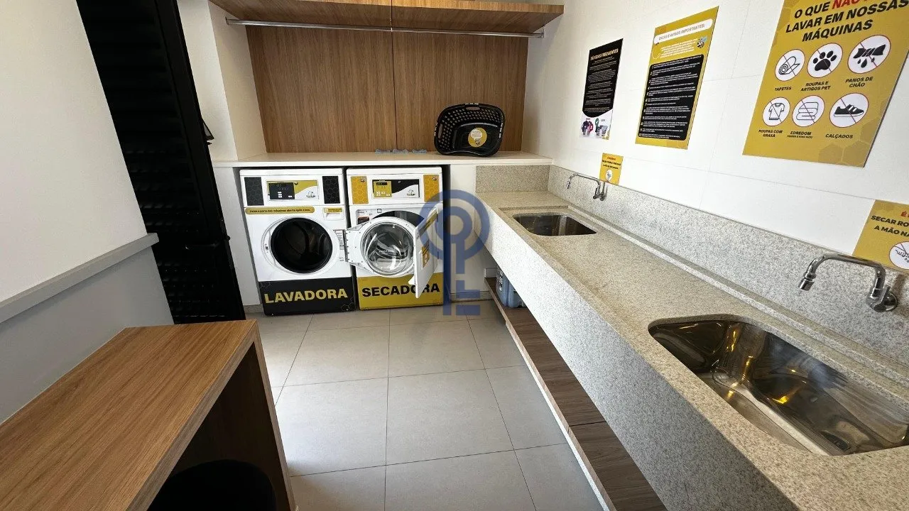 25 m² studio with 1 parking spot, balcony and open-plan kitchen — photo 3