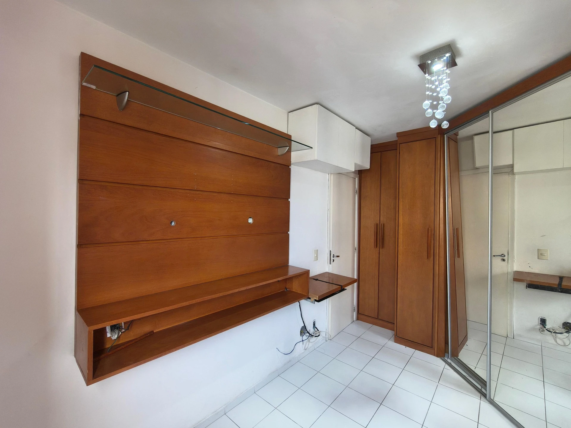 2-bedroom apartment in a building with a gym