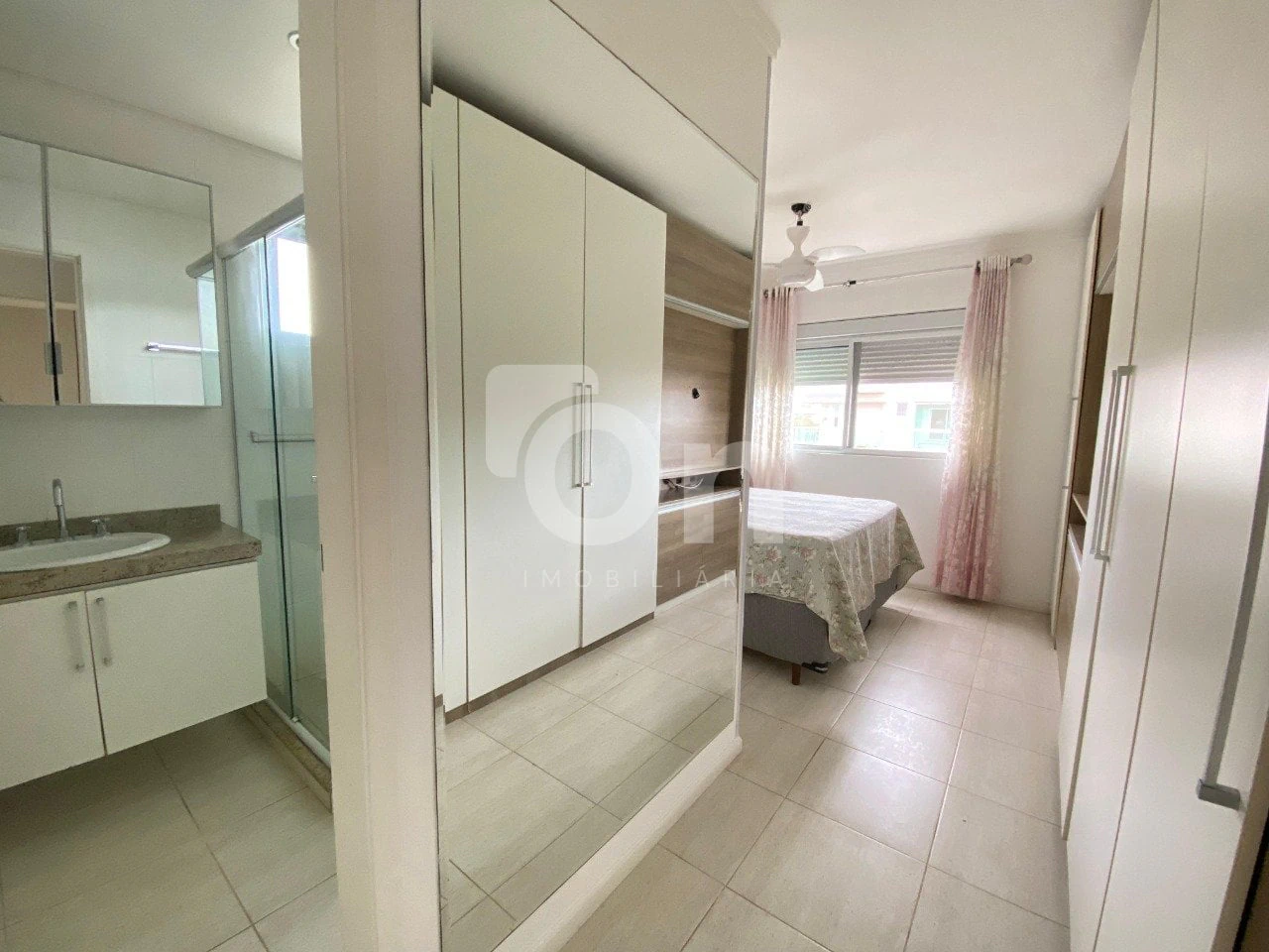 Furnished apartment, 105 m², with a glass-enclosed balcony — photo 19