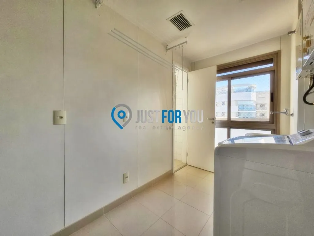 4-bedroom apartment with 233 m² and 5 bathrooms — photo 13