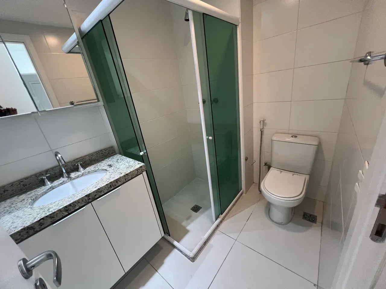 Unfurnished 2-bedroom apartment with built-in wardrobes — photo 11