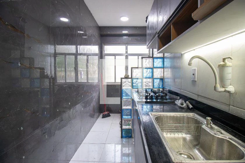 2-bedroom apartment with separate kitchen and balcony — photo 16