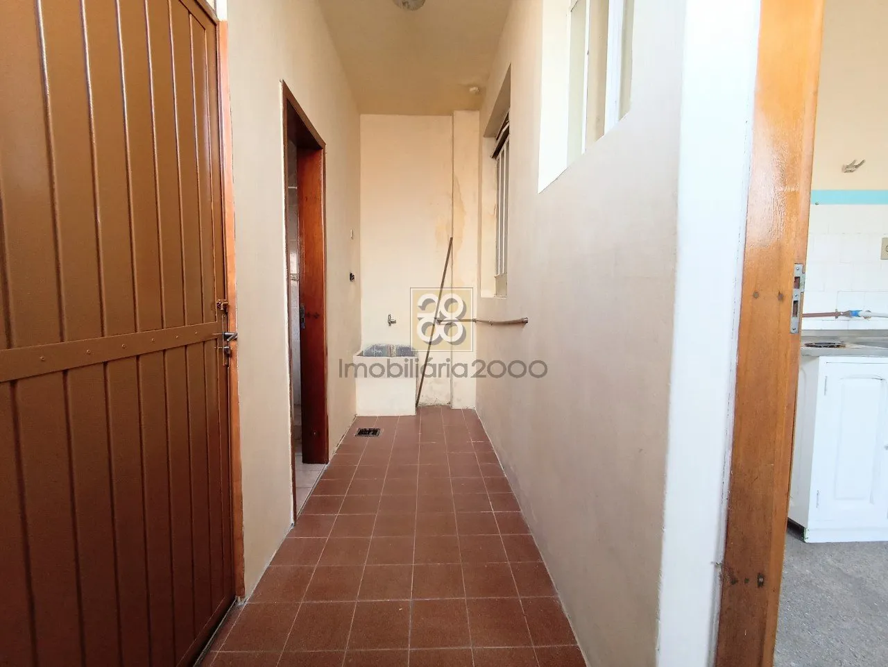 Wood or laminate floors in a 2-bedroom apartment, 71 m² — photo 19