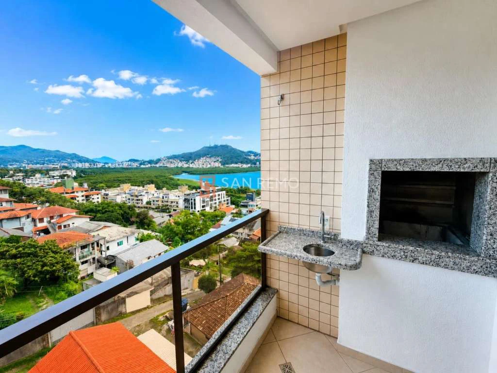 Apartamento de 2 quartos com sacada e churrasqueira embutida
