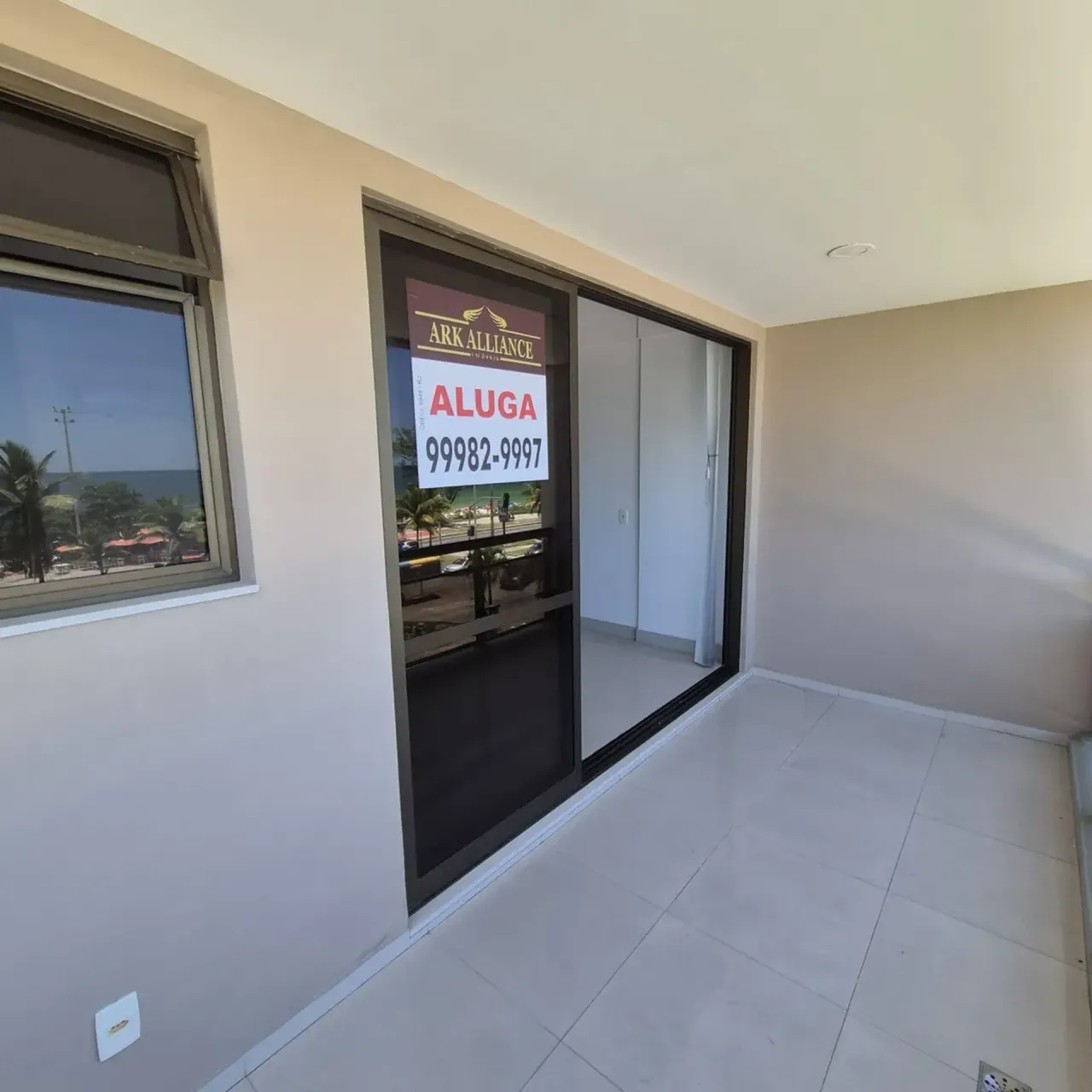 Furnished 1-bedroom apartment with open-plan kitchen — photo 11