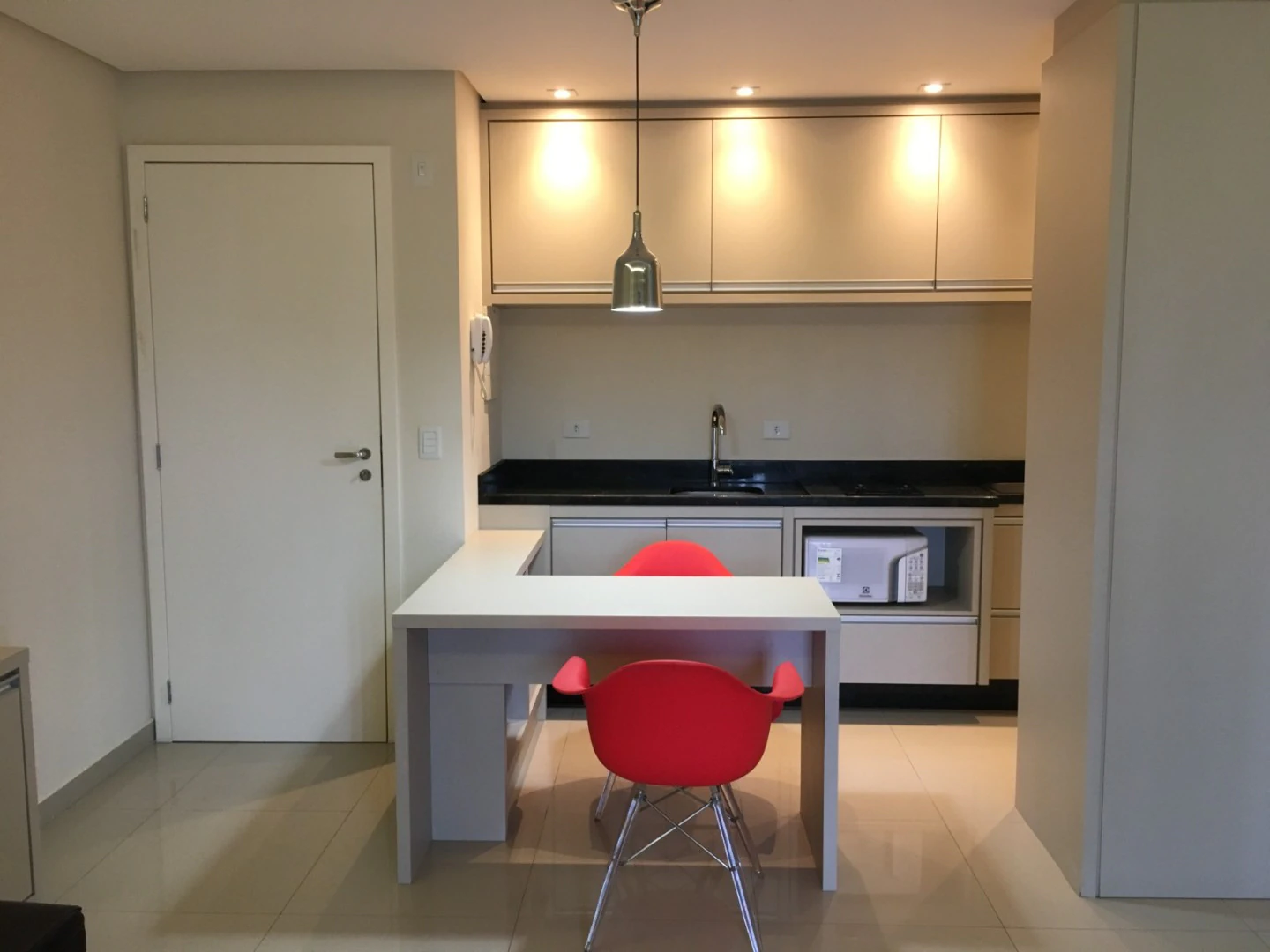 Furnished studio with open-plan kitchen and washing machine — photo 8