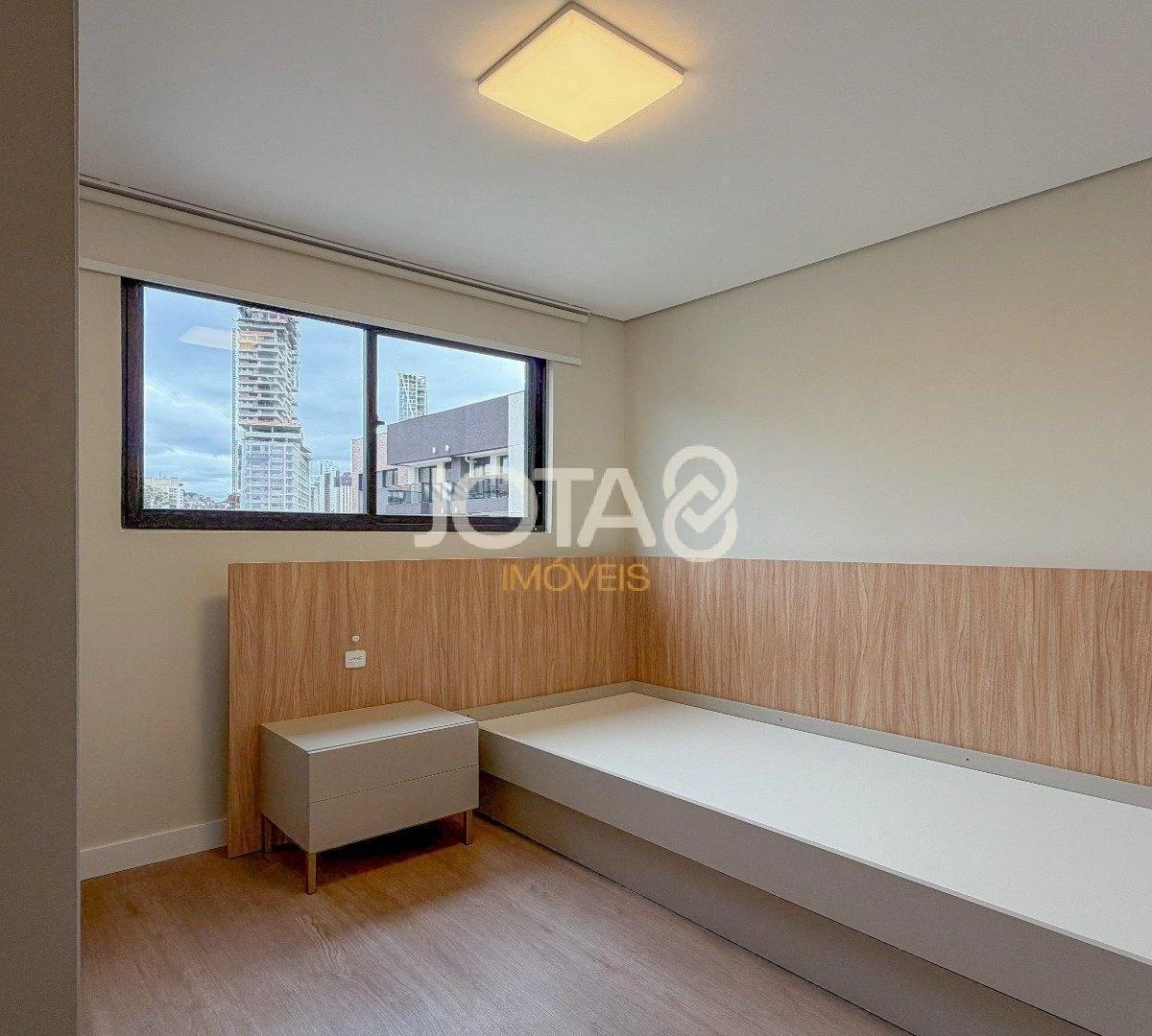 Furnished apartment with 1 parking spot and open-plan kitchen — photo 30