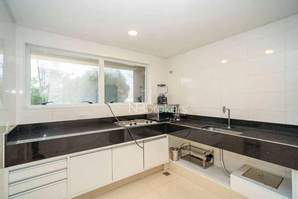 Furnished 2-bedroom apartment with private garden — photo 26