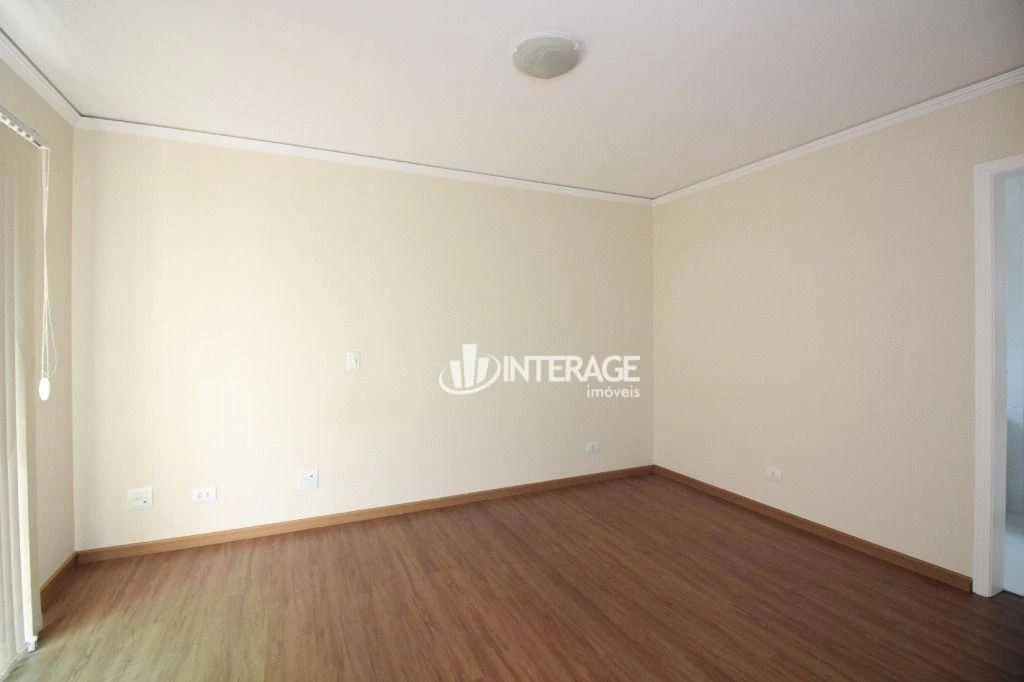 Balcony with a grill in a 3-bedroom house, 150 m² — photo 25