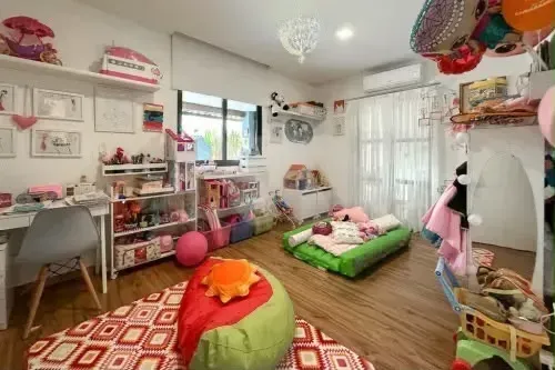 Furnished house with 5 bedrooms and an open-plan kitchen — photo 13