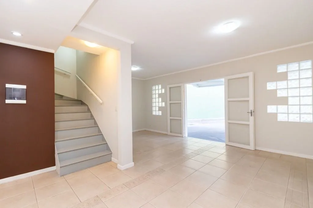 Unfurnished house with 4 bedrooms and 150 m² — photo 4
