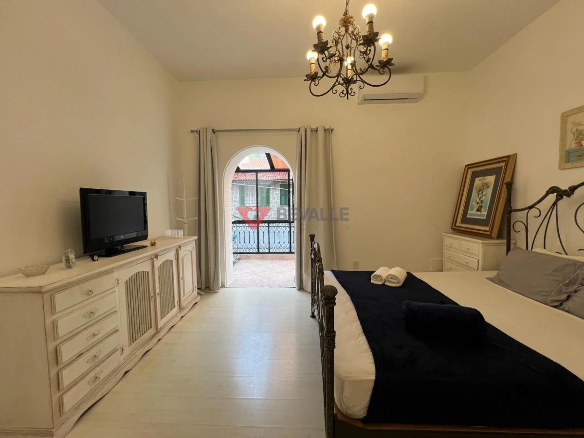 220 m² house with a washing machine and a home office — photo 12