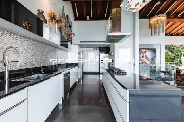 Casa amueblada con 5 dormitorios y vistas por ventanales — photo 2