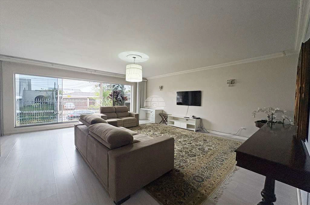 Дом на первом этаже: 3 спальни, 2 санузла, 300 м² — photo 2