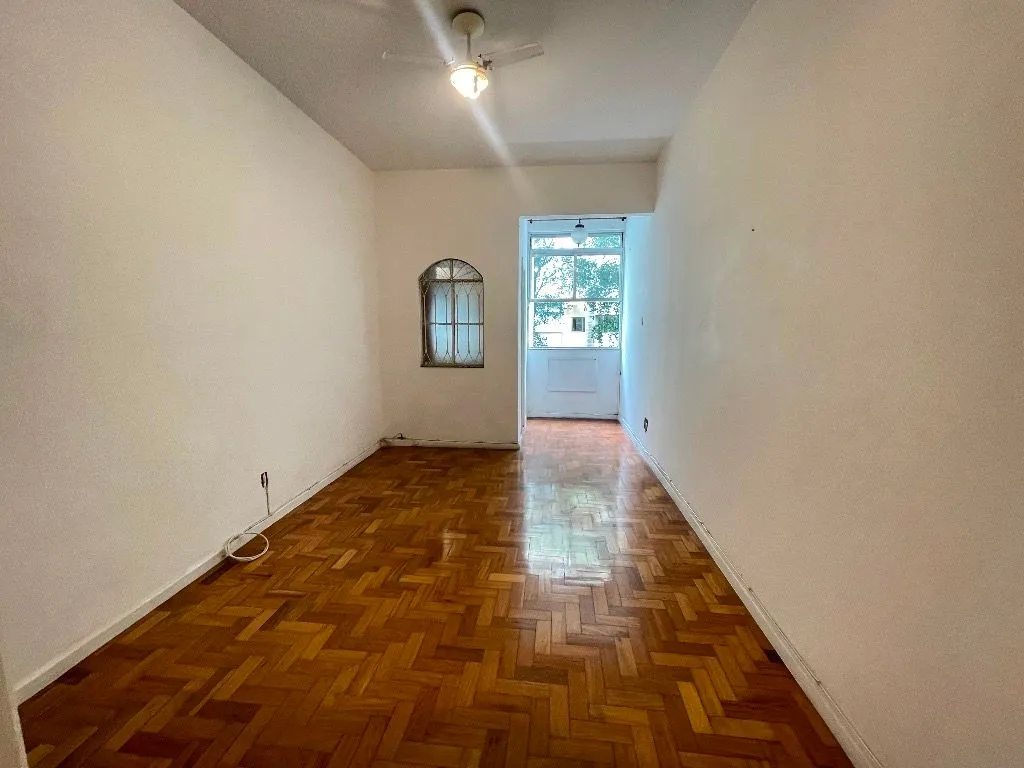 Wood or laminate floors in a 2-bedroom apartment, 75 m² — photo 6