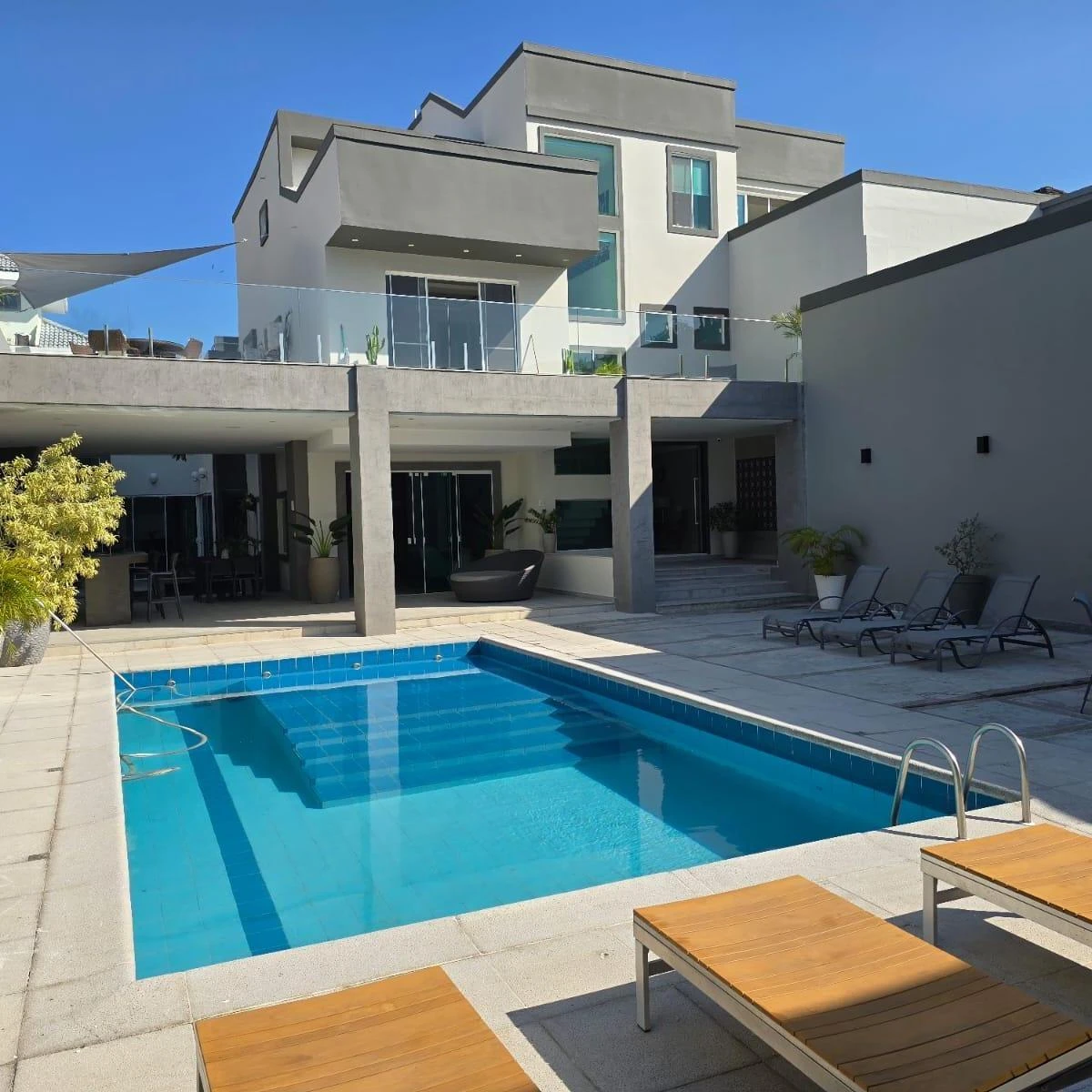 Furnished house with 5 bedrooms and 1100 m² — photo 7