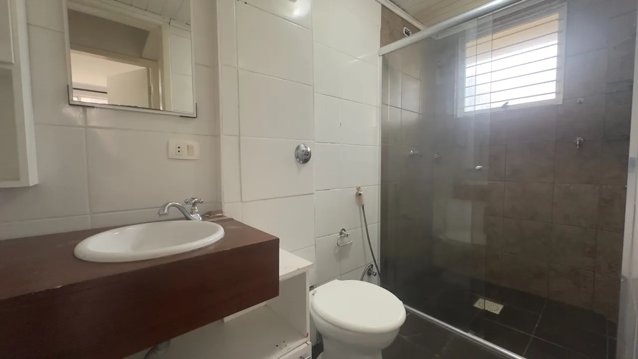 2-bedroom apartment with a glass shower enclosure — photo 4
