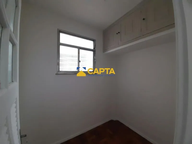 Wood or laminate floors in a 2-bedroom apartment, 68 m² — photo 18