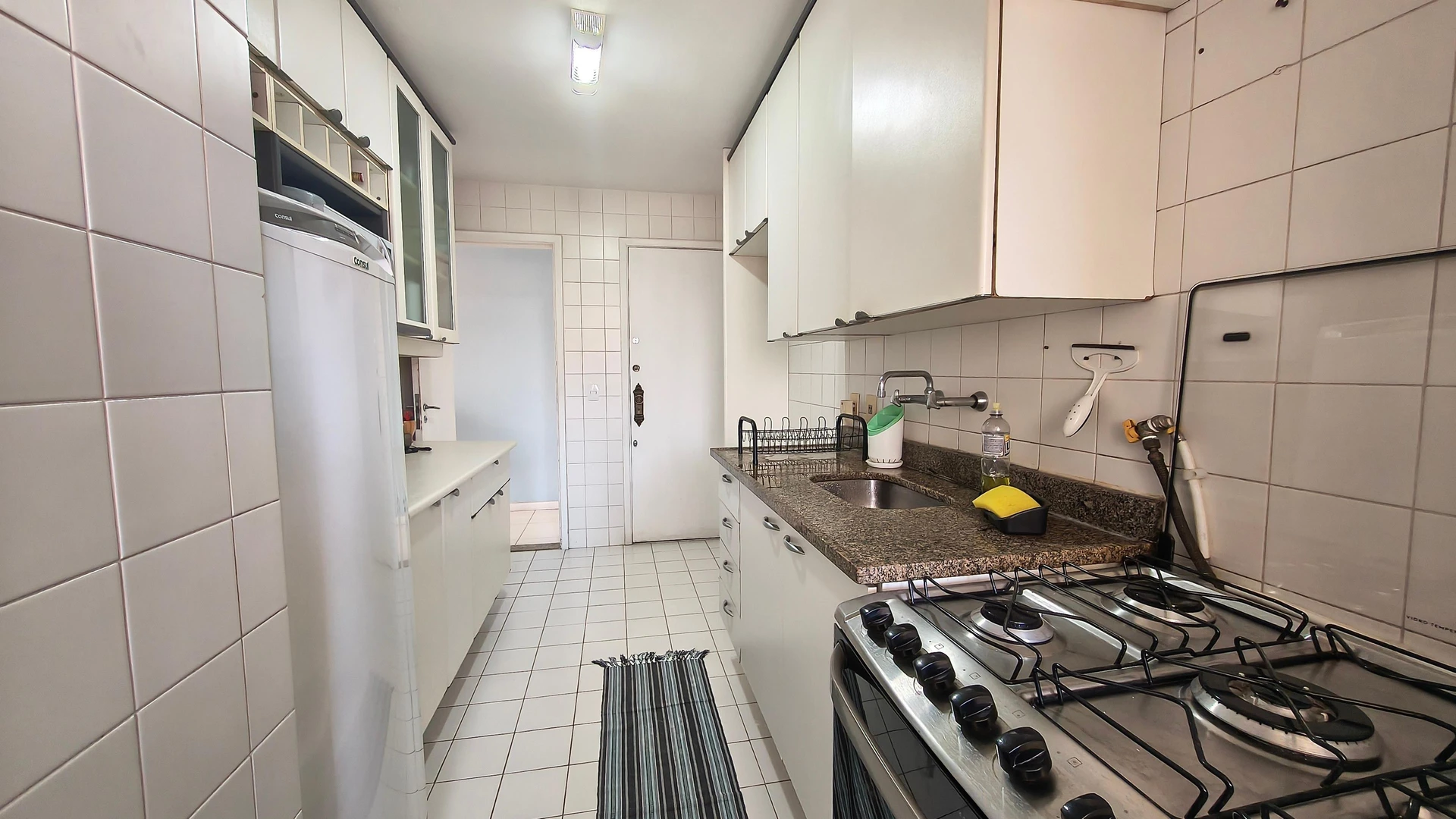 3-bedroom apartment with a mountain view in Rio de Janeiro — photo 26