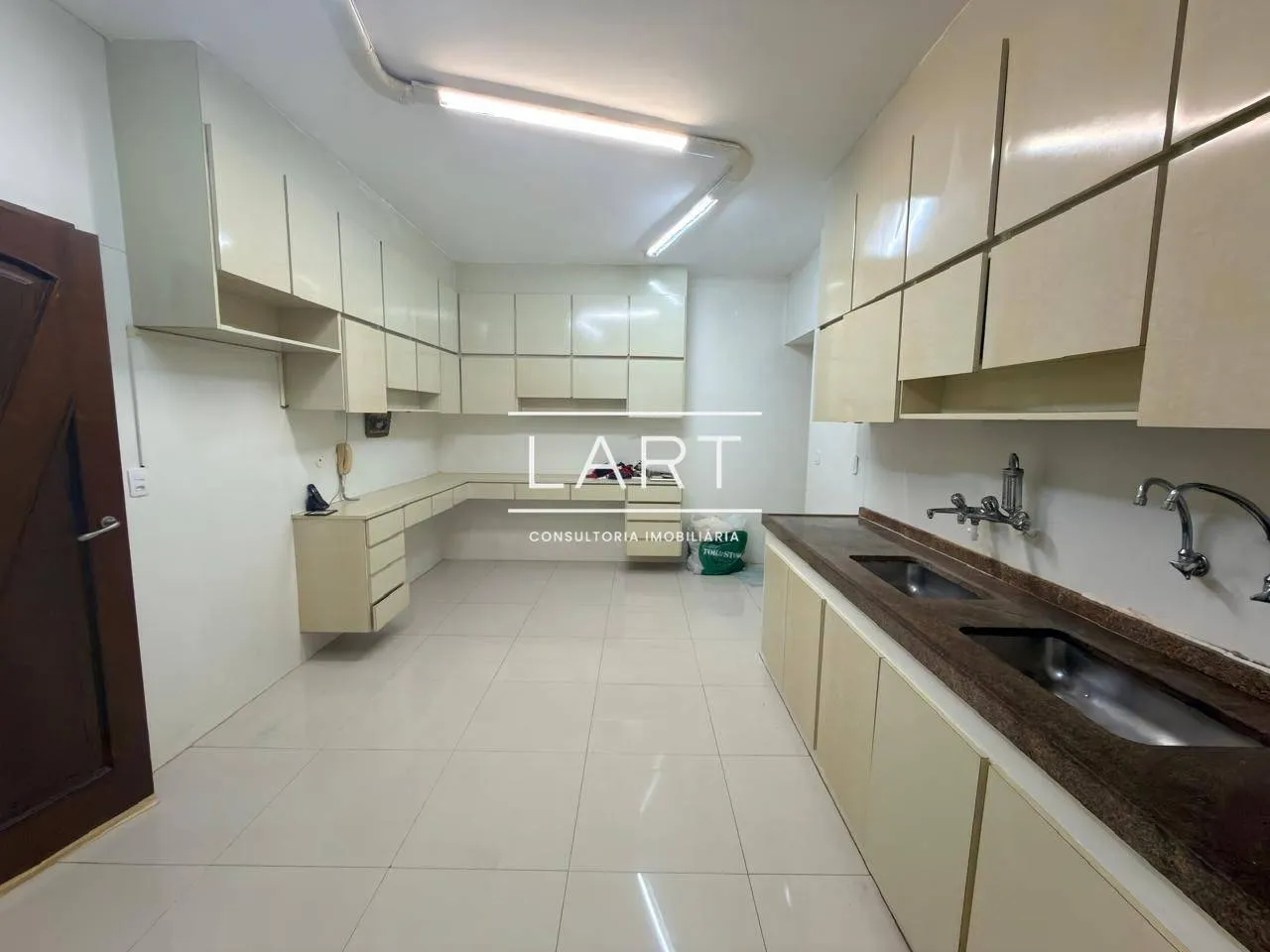 3-bedroom apartment with 159 m² and 1 parking space — photo 3