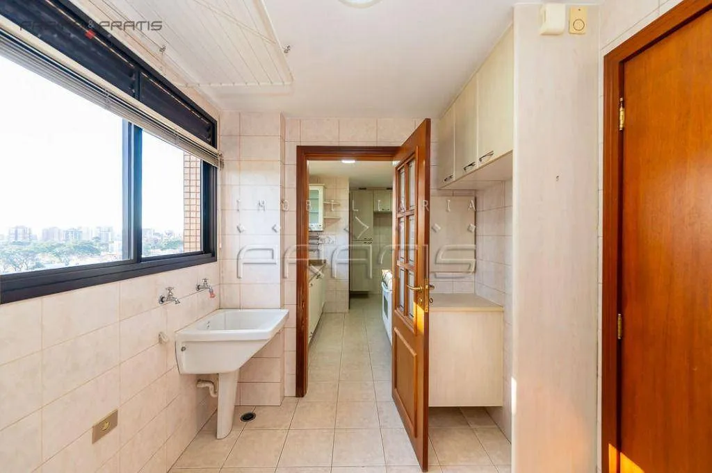 350 m² 3-bedroom apartment with a private BBQ balcony — photo 31