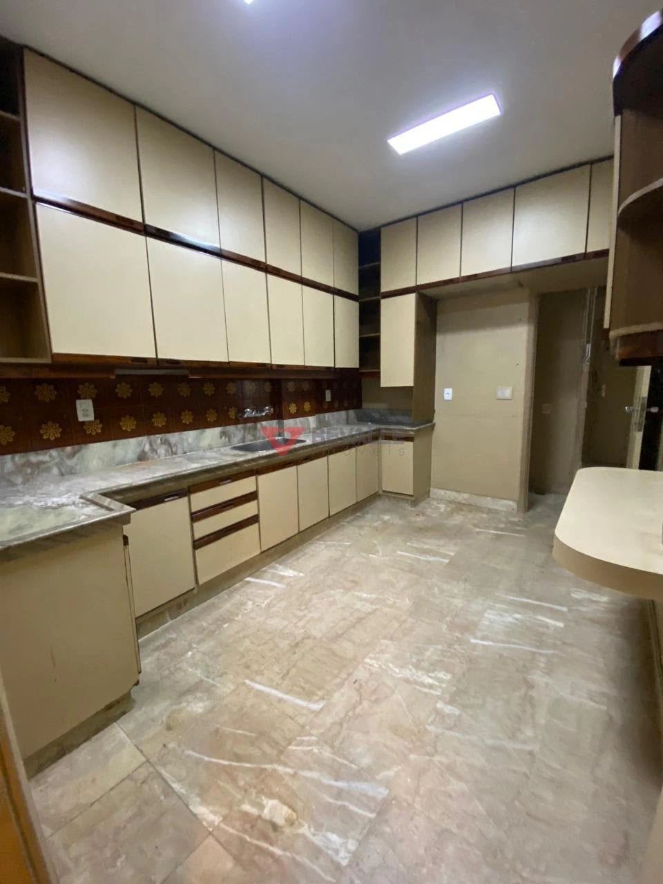 Квартира в оренду з 4 спальнями та 210 м² — photo 17